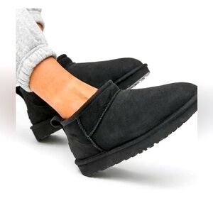 UGG classic ultra mini black